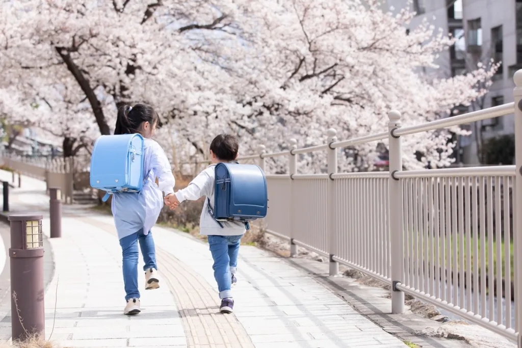 ランドセル 背著書包的日本小學生
