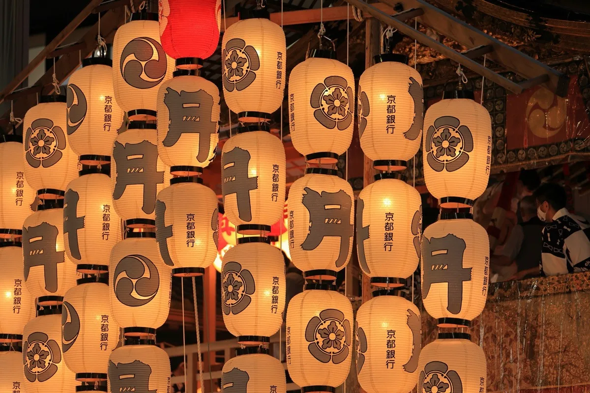 燈籠的日文是…「提灯」跟「ランタン」有什麼不同？