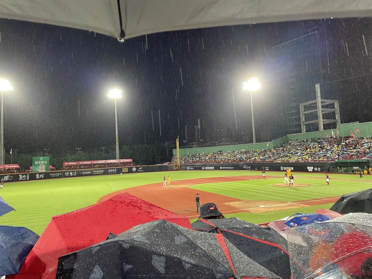 炎上！三上悠亞開球帶壞小朋友？！為什麼日本網友這麼反感