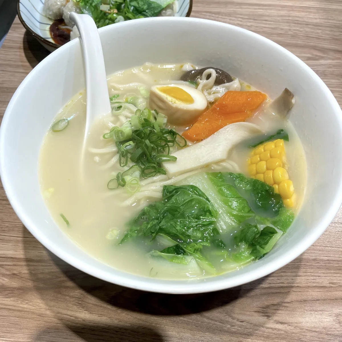 微食記 台北市府站｜禾牧麵食料理 媲美日本拉麵的雞白湯麵 永吉路30巷美食
