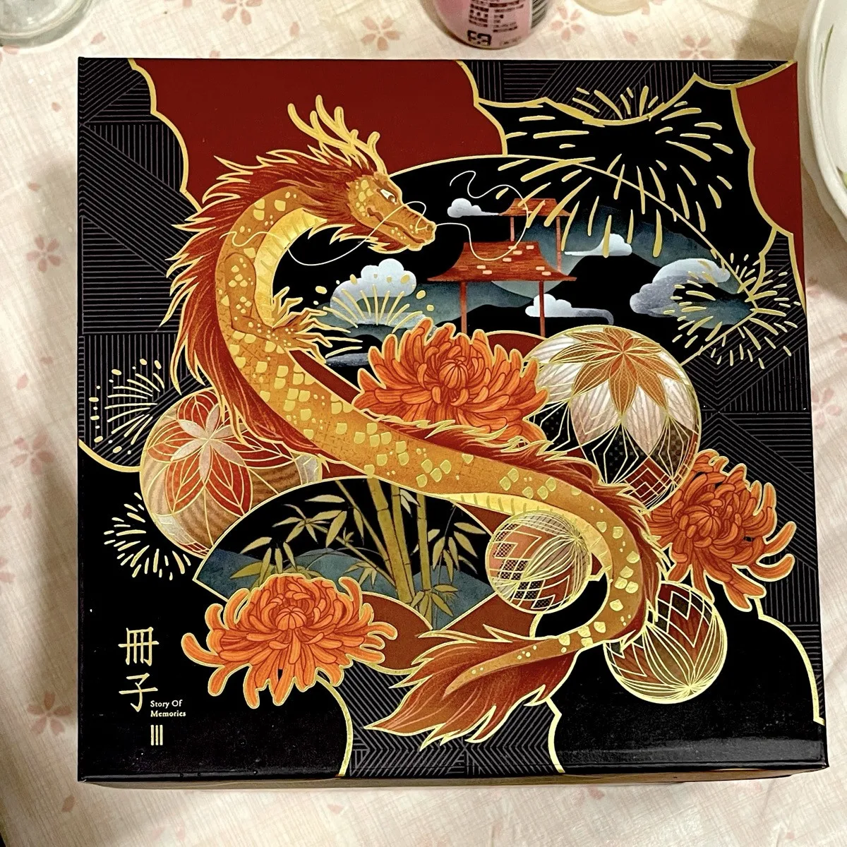 微食記 ｜冊子彌月油飯，這也太高級了！龍華富貴-三層-糕點餅乾禮盒