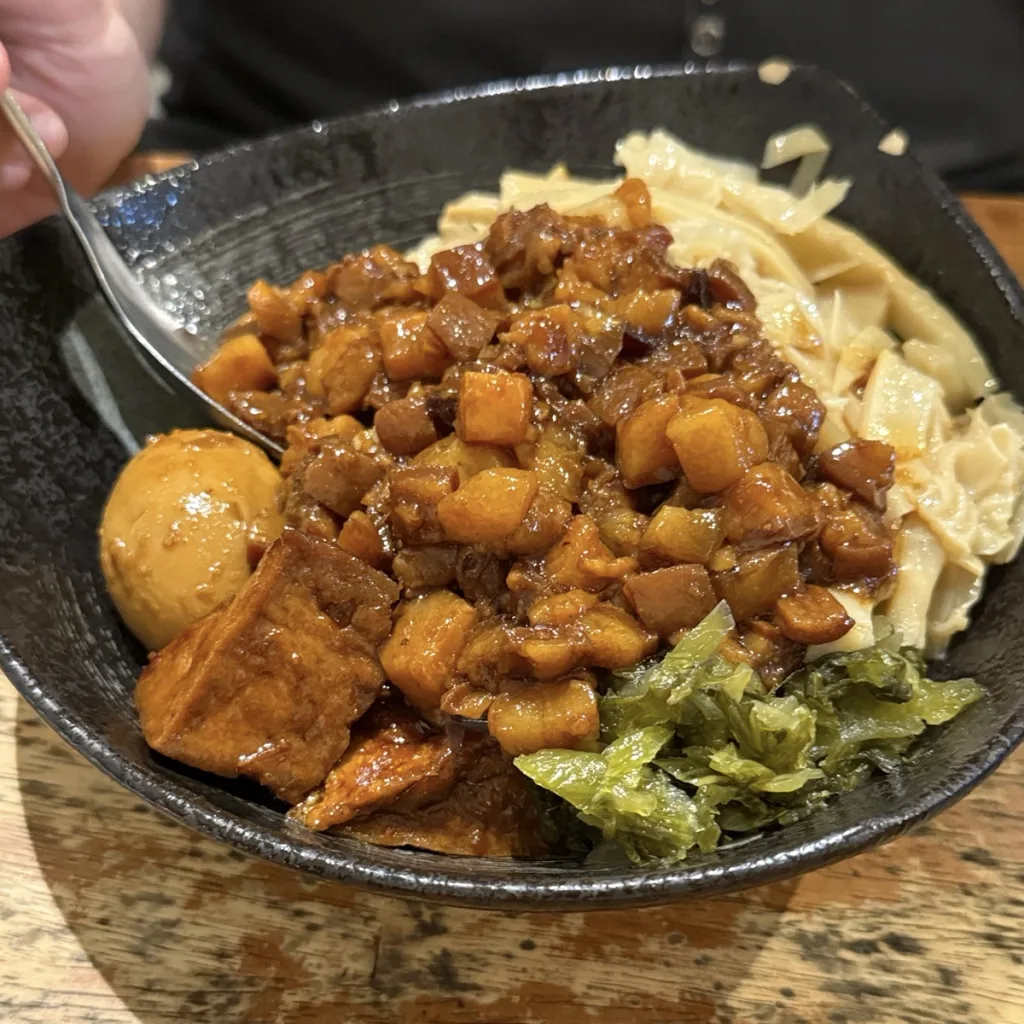 竹北黑皮譁滷肉飯 +5