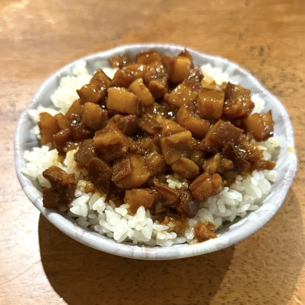 竹北黑皮譁滷肉飯
