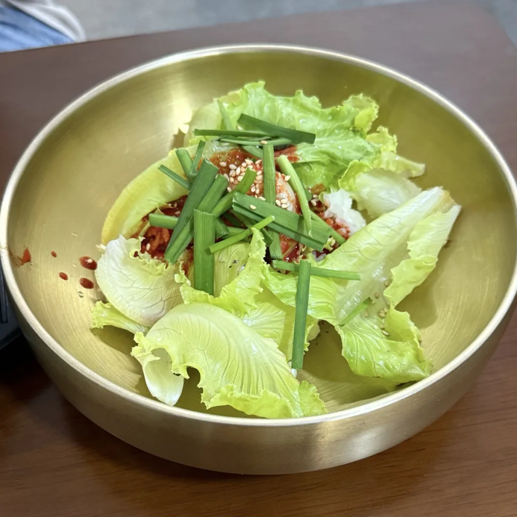 文來洞 竹北 起司爆漿蒸蛋拌飯 附的青菜