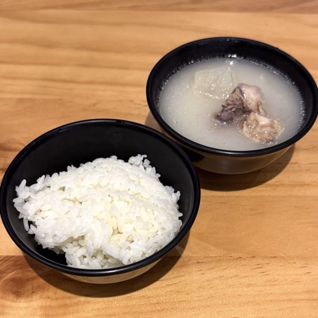 黃燜雞 白飯 雞湯 吃到飽