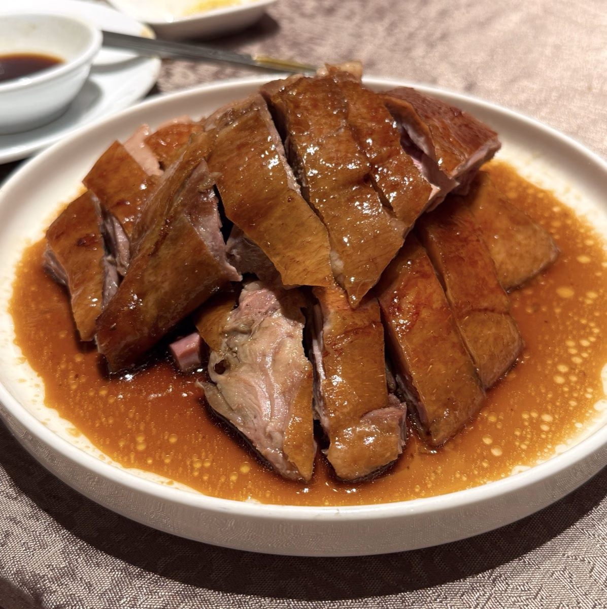 【2025版】桃園喜來登｜禧粵樓 美味鴨境烤鴨吃到飽，我推這些菜色！-微食記