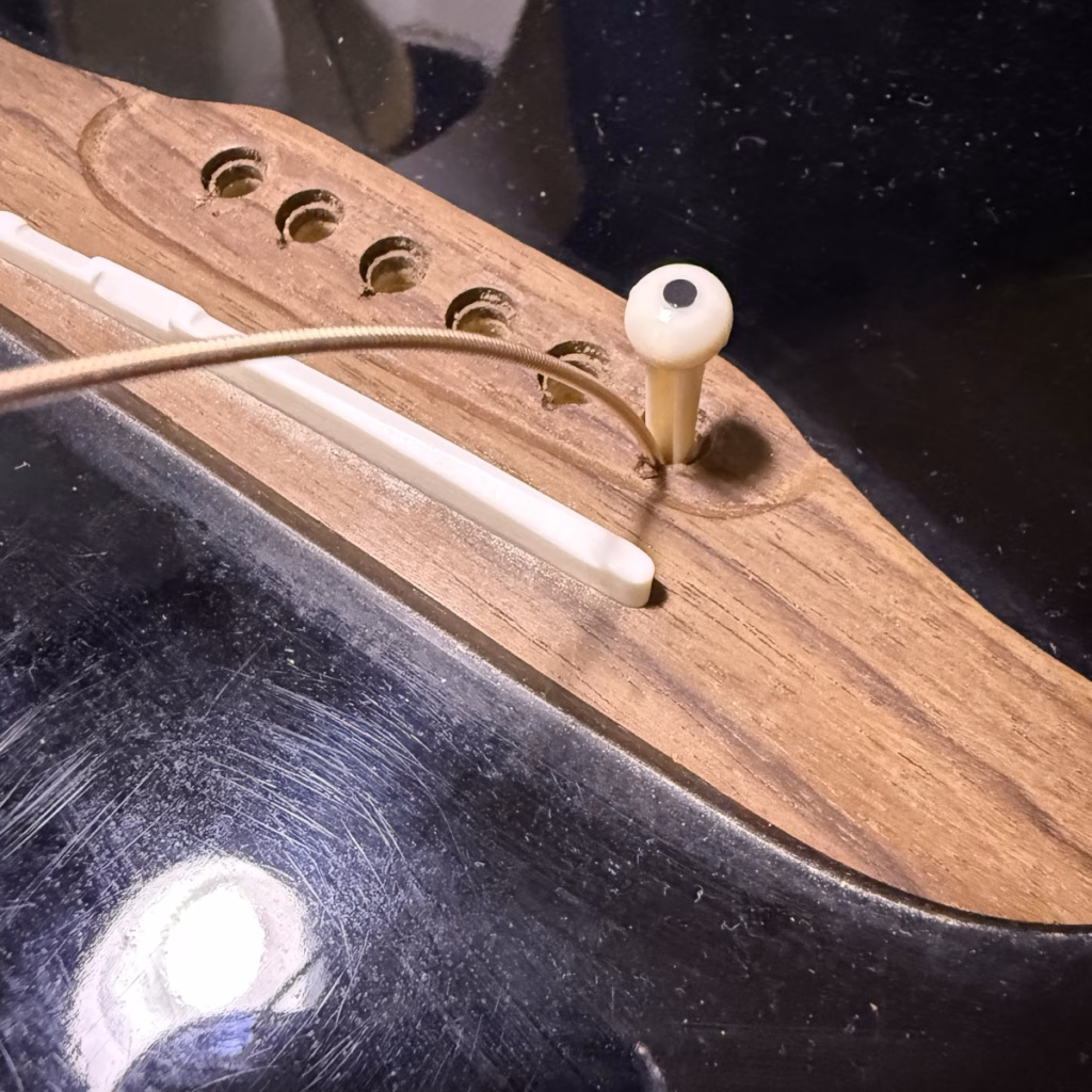 吉他維修 琴弦安裝2 放弦釘