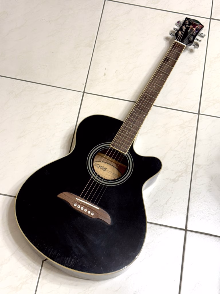 吉他維修 吉他維修完成 最後再微調弦距