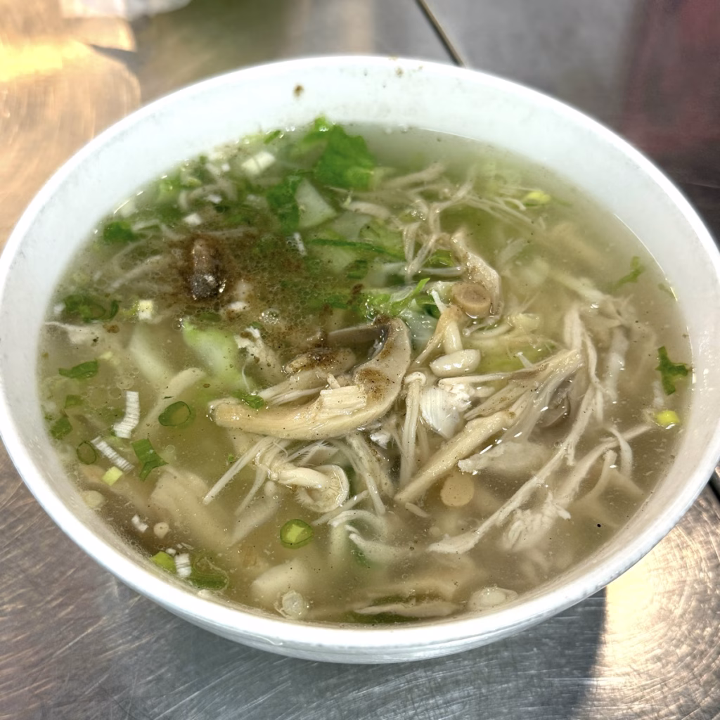 中研市場 阿郎牛肉麵 菇菇雞拉麵